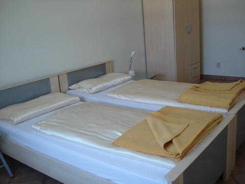 Bruckenkopf - Hotel Wittenberg Стая снимка